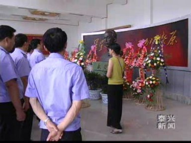 歌頌黨的業(yè)績,弘揚黨的傳統(tǒng)