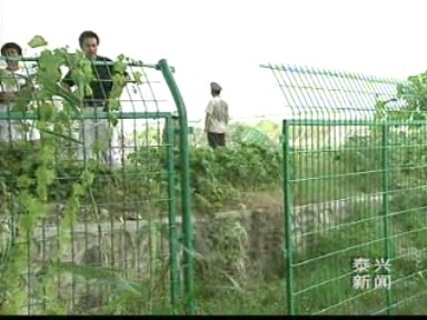 廣陵立交護欄破壞嚴重