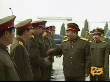 省軍區(qū)領(lǐng)導(dǎo)檢查我市人武綜合工作