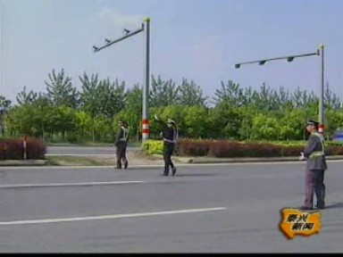 警方加強(qiáng)防控 長(zhǎng)假平安和諧