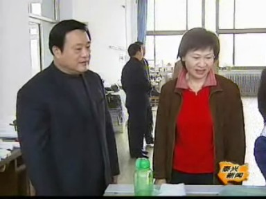 戴仁泉看望泰興籍好軍嫂章富英