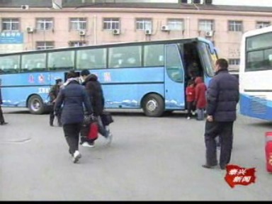 家長(zhǎng)盼子歸 學(xué)生返鄉(xiāng)忙