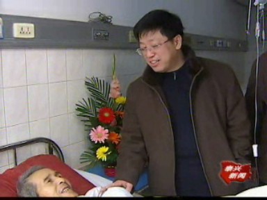 曹蘇民慰問老英雄劉紹安