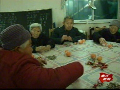 新聞特寫:敬老院里過除夕
