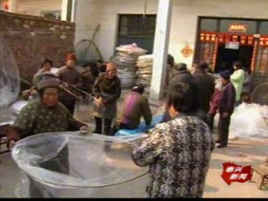 印達村:扎放孔明燈 新年祈愿