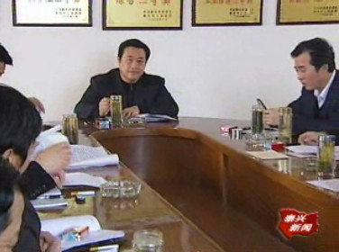 戴仁泉到張橋鎮協調解決問題