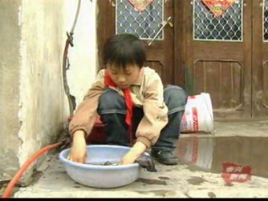 宗育:小小肩膀勇挑家庭重擔