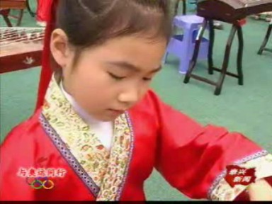 新聞現(xiàn)場(chǎng):百箏齊鳴迎奧運(yùn)