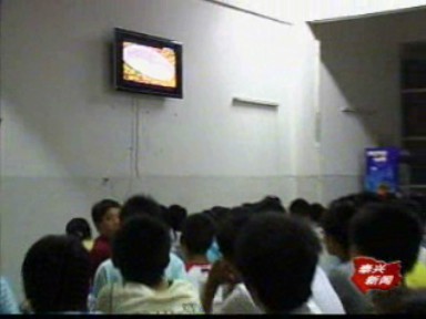 我市群眾喜慶北京奧運(yùn)會(huì)勝利閉幕