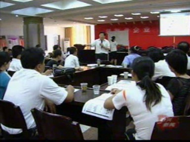 清華大學(xué)來我市培訓(xùn)企業(yè)管理人員