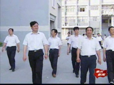 高亞梓走訪慰問部分學(xué)校教師