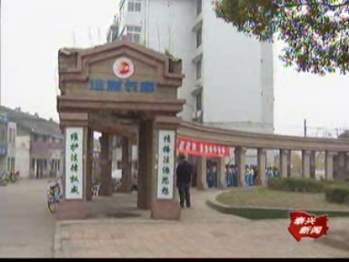 “法制日”宣傳咨詢 建成法制宣傳長(zhǎng)廊