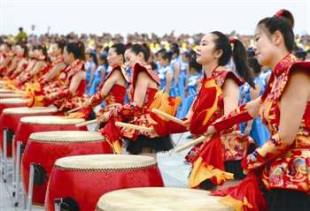 威風鑼鼓表演。